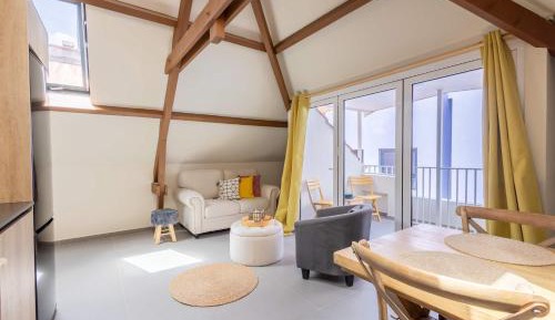 One-Bedroom Apartment with Balcony