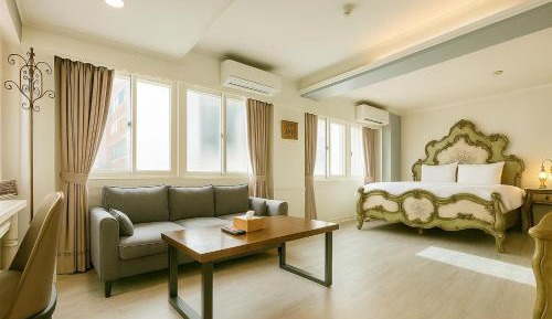 Deluxe Family Room