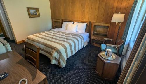 Deluxe King Suite
