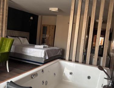 King Room with Spa Bath