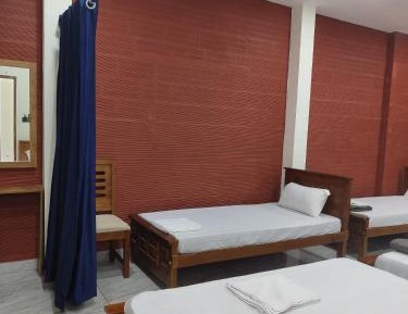 8-Bed Mixed Dormitory Room