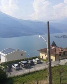 One-Bedroom Apartment with Lake View