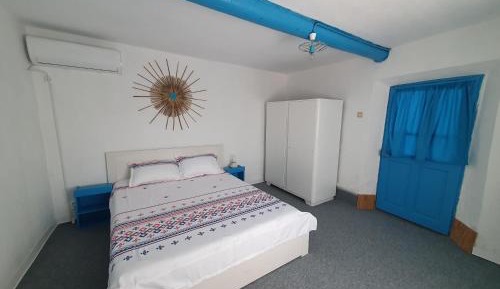 Deluxe Room (2 Adults + 1 Child)