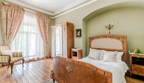 Suite with Garden View