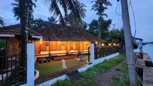 Deluxe Double or Twin Room with River View