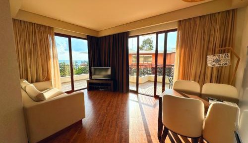 Deluxe Family Suite
