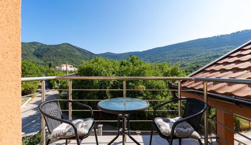 One-Bedroom Apartment with Balcony