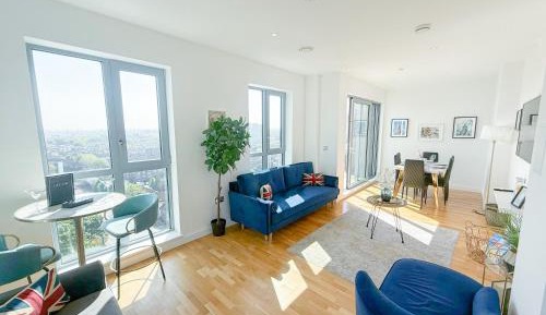 Three-Bedroom Apartment with Balcony