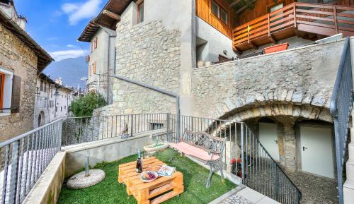 Apartment with Mountain View
