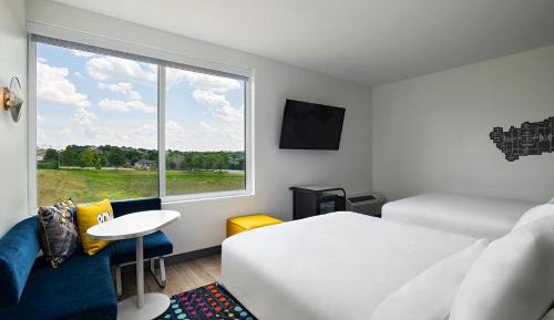 Aloft, Guest room, 2 Queen