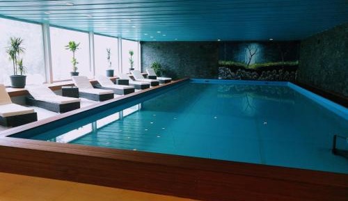 Apartment with Mountain View