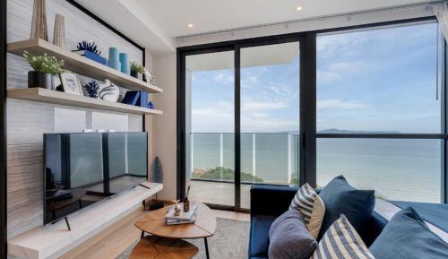 One-Bedroom Apartment with Balcony and Sea View
