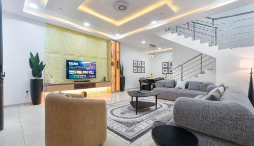 Four-Bedroom Luxury Apartment
