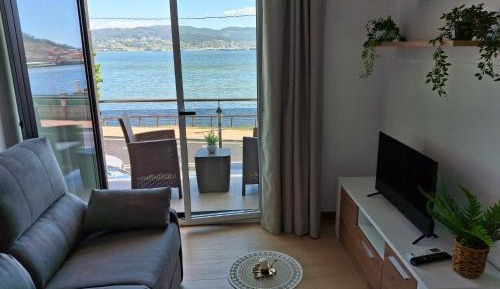 One-Bedroom Apartment with Sea View and Balcony