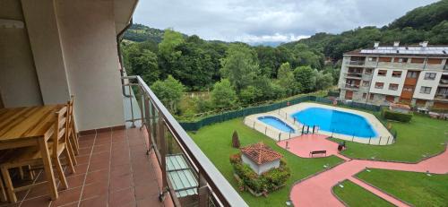 Apartment with Pool View 