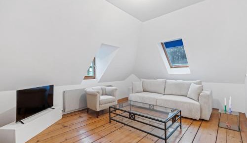 Apartment with Lake View