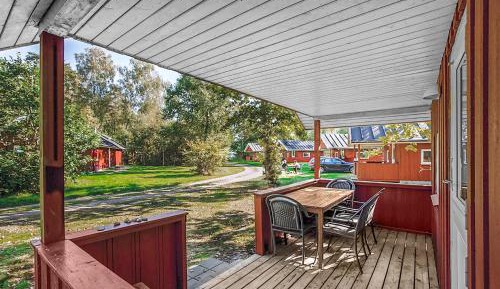 One-Bedroom Holiday Home