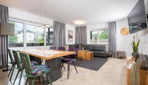 Deluxe Apartment with Balcony