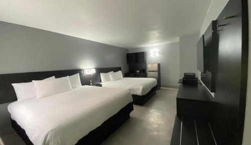 Suite with Two King Beds - Non-Smoking