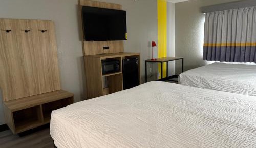 Queen Room with Two Queen Beds - Non-Smoking
