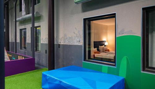 Standard Twin Room Play - Inside Superpark view