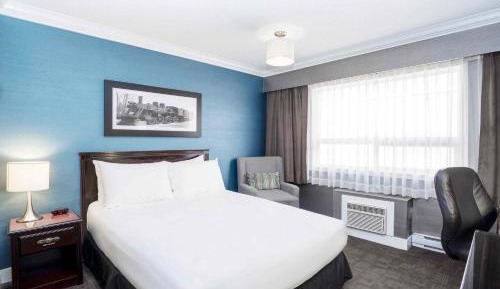 Standard Room, 1 Queen Bed