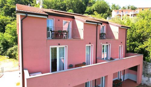One-Bedroom Apartment with Balcony