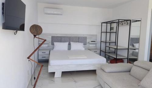 Deluxe Double Room with Side Sea View