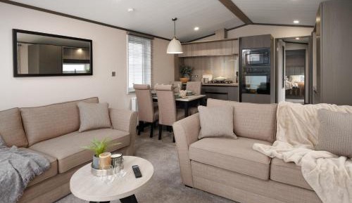 Friarland Autograph Junior 2 Bed Hot Tub Lodge