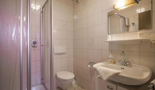 Apartment with Shower