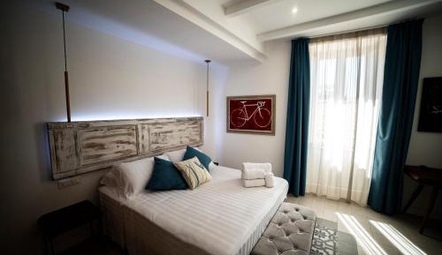 Deluxe One-Bedroom Apartment with City View