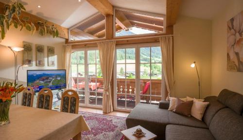 Apartment with 2 bedrooms and 1 children's Room/Balcony with Mountain Views