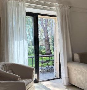 Deluxe One-Bedroom Apartment with Patio