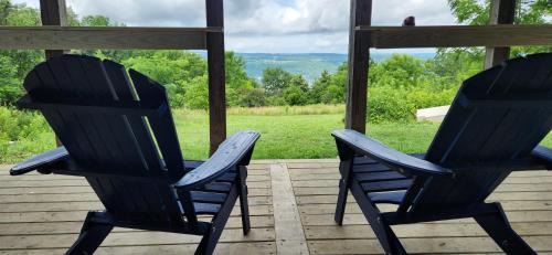 One-Bedroom Apartment with Lake View