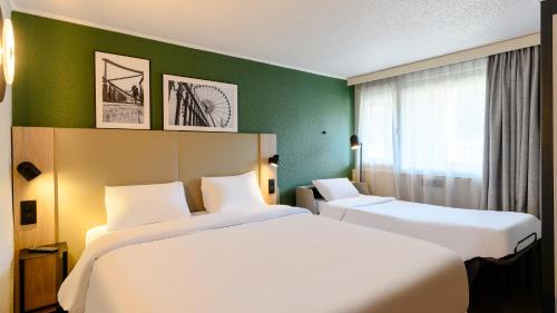 Standard Room - 1 Queen Bed 1 Sofa Bed