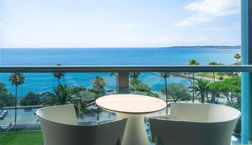 Double or Twin Room with Sea View