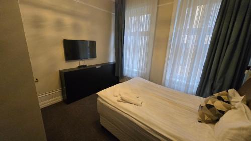 Economy Triple Room