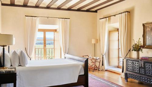 Deluxe Suite with Spa Access 