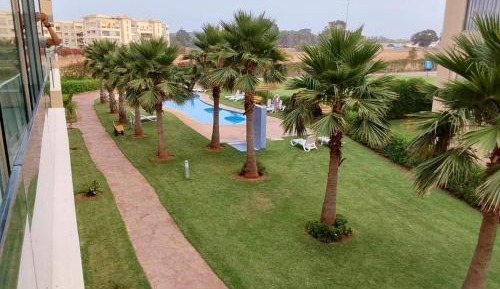 Apartment with Pool View 