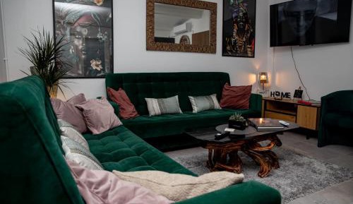 Deluxe One-Bedroom Apartment