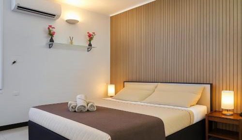 One-Bedroom Apartment with Sea View and Balcony