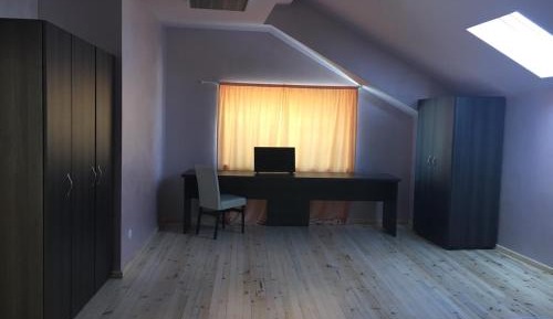 Queen Room with Shared Bathroom