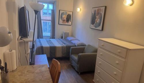 Studio Apartment with One Double Bed