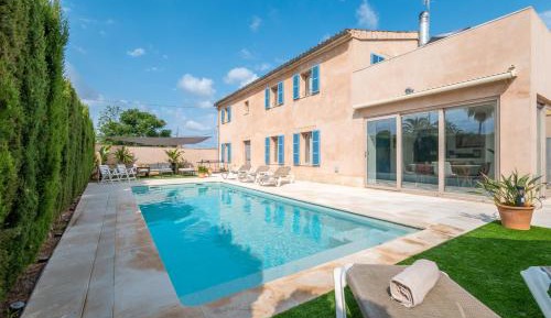 Villa with Garden View