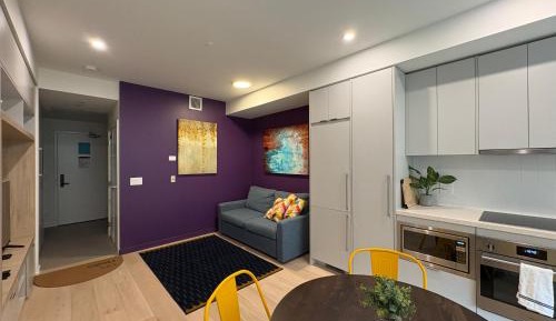 Apartment with Mountain View