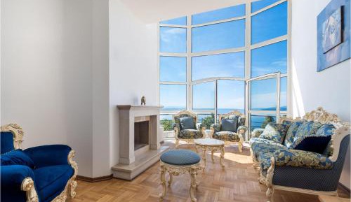 Five-Bedroom Holiday Home