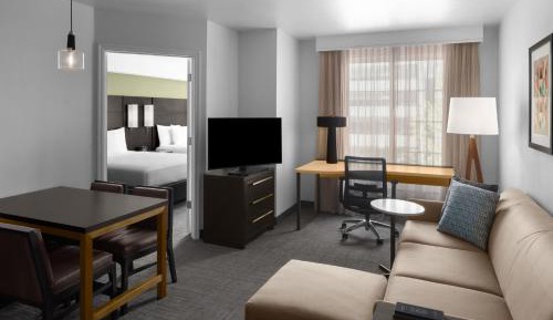 One-Bedroom Queen Executive Suite