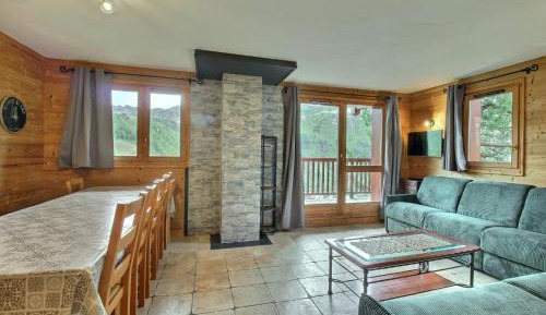 Three-Bedroom Apartment with Mountain View