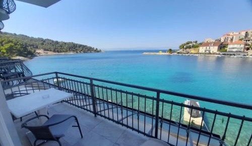 One-Bedroom Apartment with Sea View