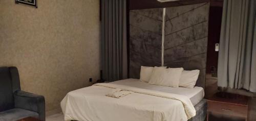 Large Single Room